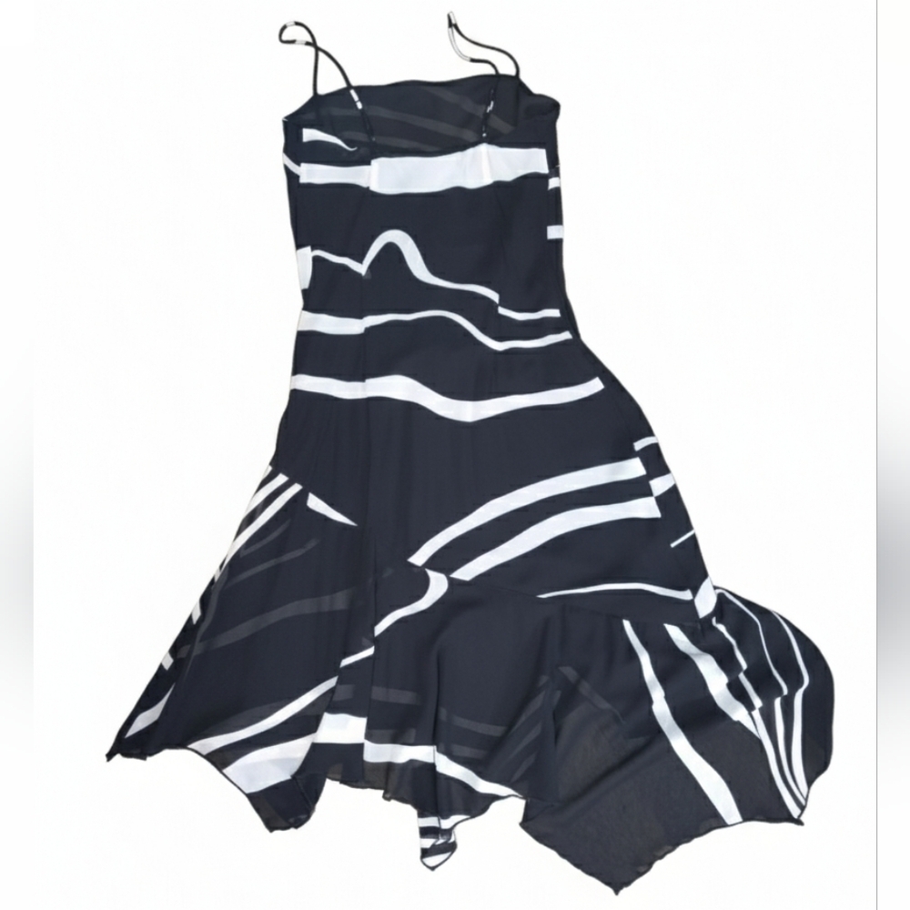 Lily Black and White Asymmetrical Dress - Picture 5 of 5